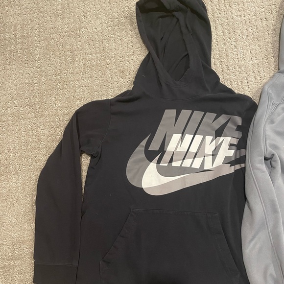 4 Under Armour and Nike Youth Boy’s Sweatshirts - Picture 2 of 9